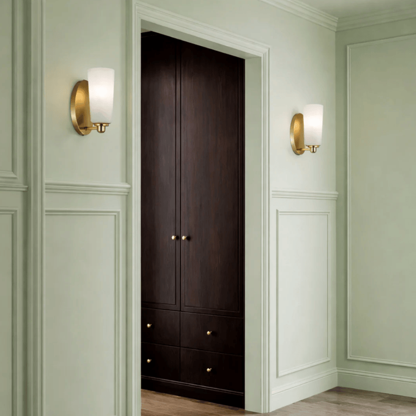 Brevan 1Lt Ant Brass Wall Bracket WB1-AGMB - lifestyle
