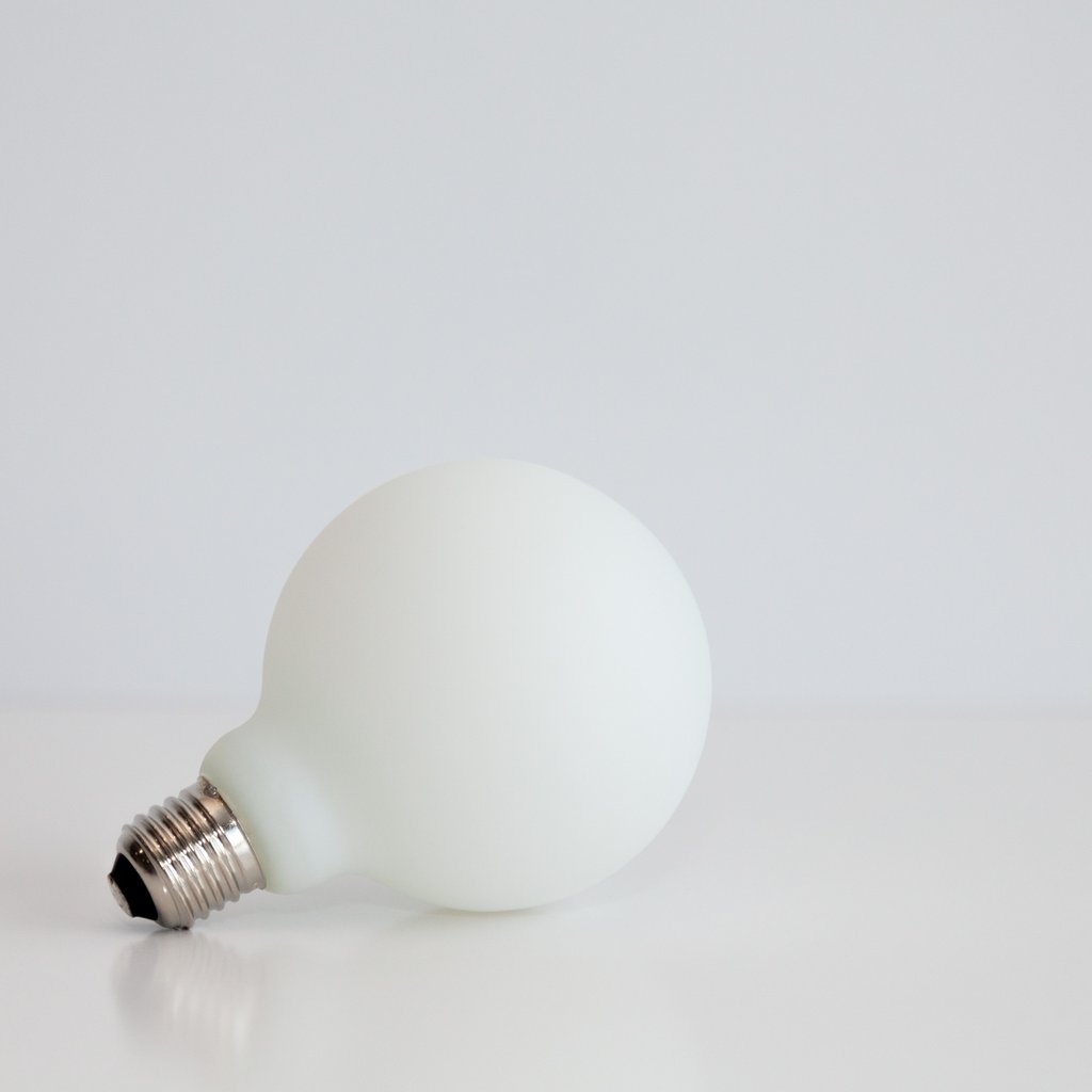 G95 ES Porcelain frosted LED Globe - not lit