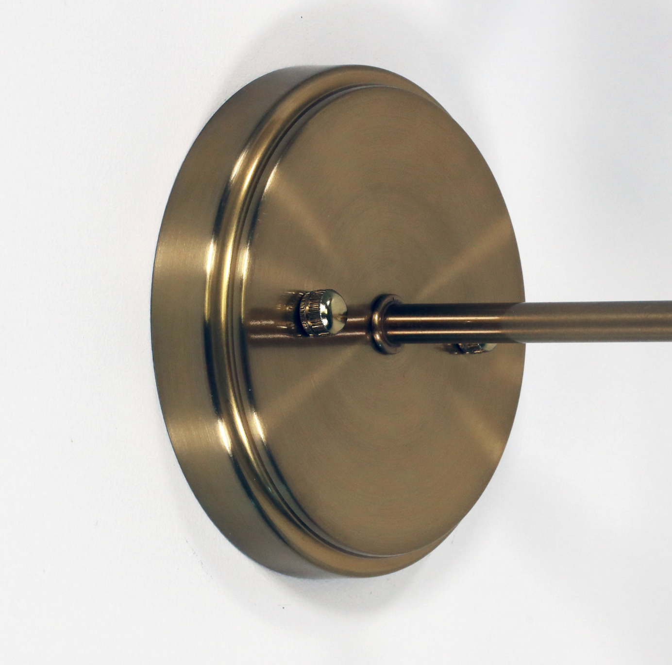 Kinbury wall light Satin Brass - close up 